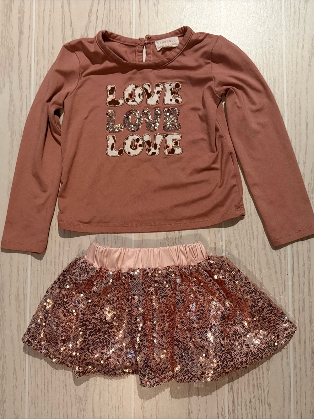 btween baby Girls 24M Pink Cow Print LOVE Sequin Skirt 2 Piece Outfit Set